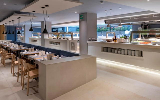 Caprici Beach Hotel & Spa