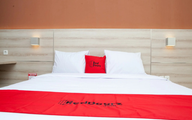 RedDoorz Plus near Pasundan University