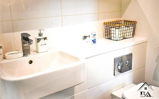 Modern 2 Bed 2 Bath Bracknell With Free Parking