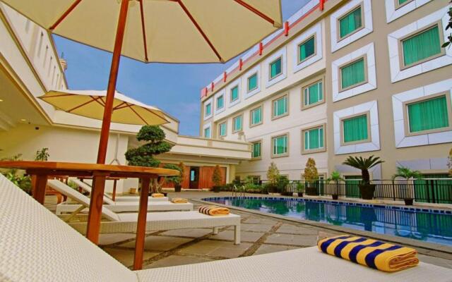 Rocky Plaza Hotel Padang