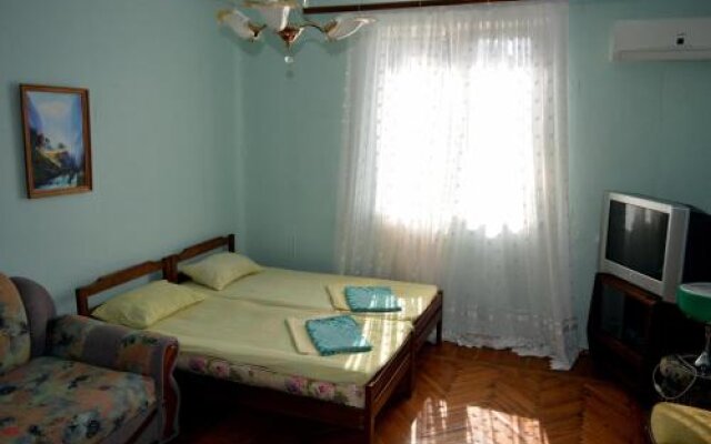 Guest House on Kabardinskaya 107