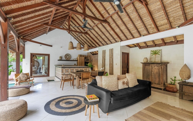 Tipsy Coco Villa by Hombali