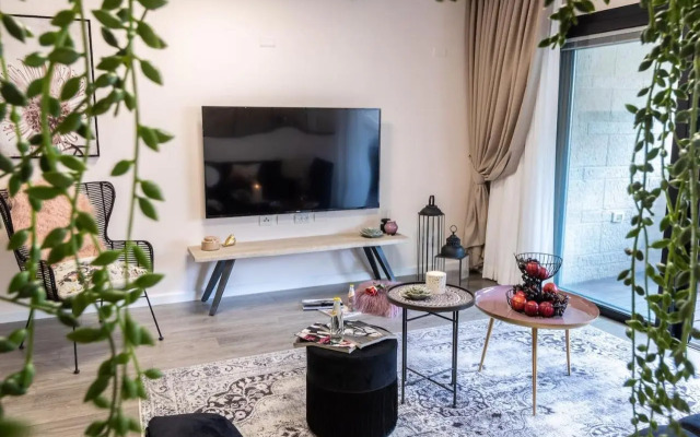 King David Residence Luxury 4 BD/Pool/Gym/Parking
