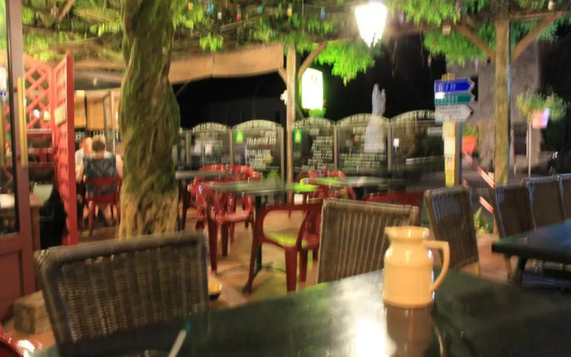 Logis Hotels  Auberge De La Tour   Hôtel Et Restaurant