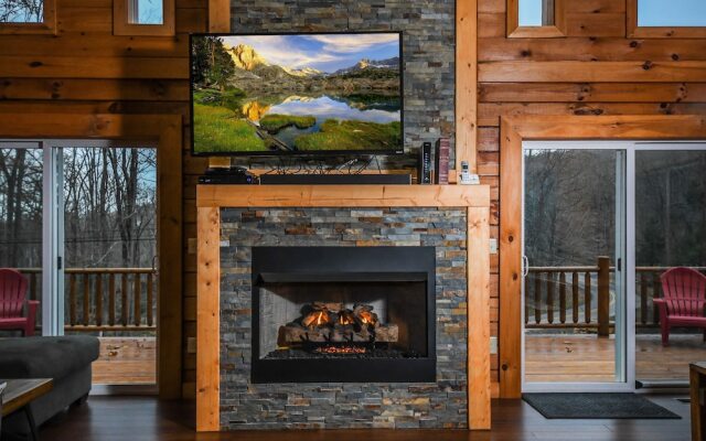 LakeStar Chalet 5 Bedroom House