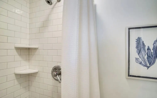 Airy Nantucket Escape in Historic Downtown!