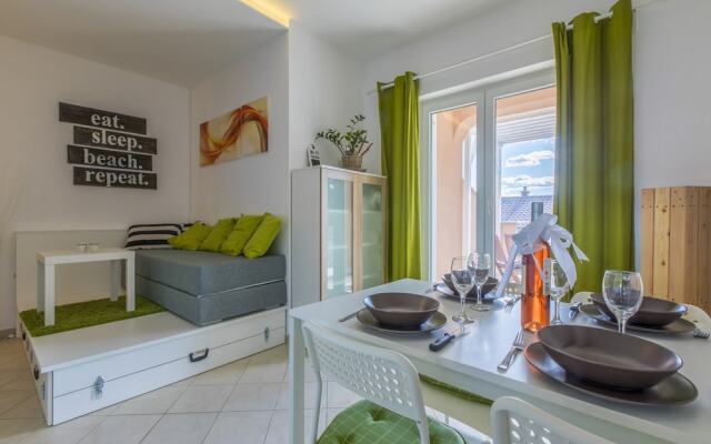 Apartment COLOR GREEN
