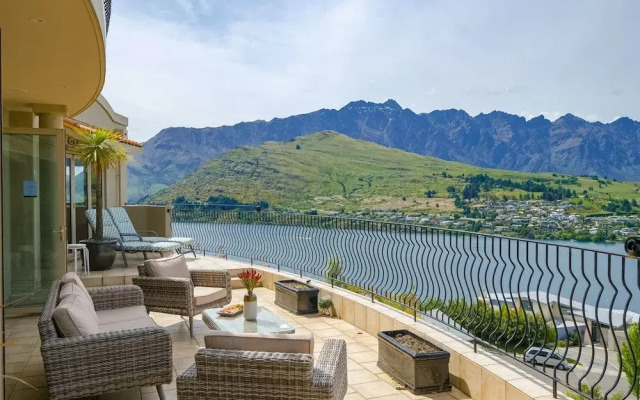 The Star of Queenstown Hill