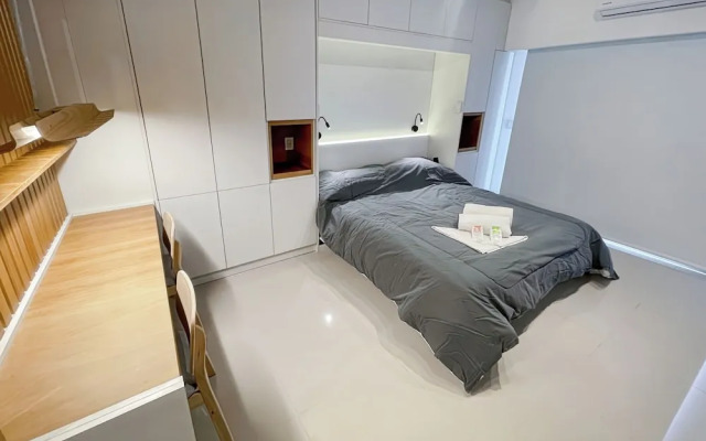 Studio Luxury Balcony Pool