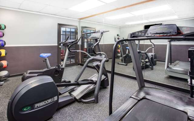 Days Inn by Wyndham Livonia/Canton/Detroit