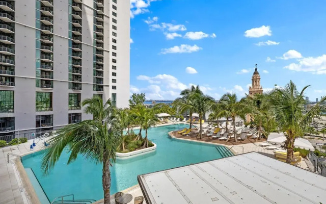 Luxury PH 51st Floor City Views