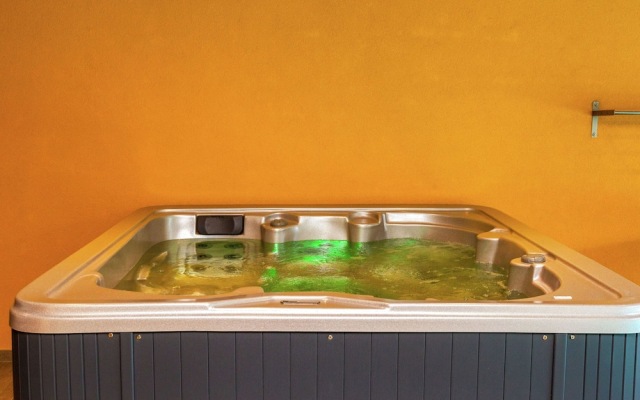 Modern Villa with Indoor Pool & Hot Tub in Malmedy