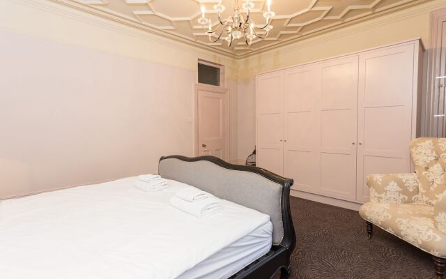 1 Bedroom Flat In Soho