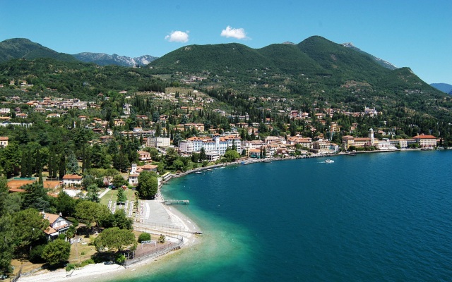 Rossella on the lake with fantastic view