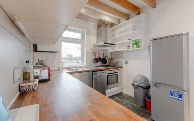 Spacious 2 Bedroom Apartment in Trendy Dalston