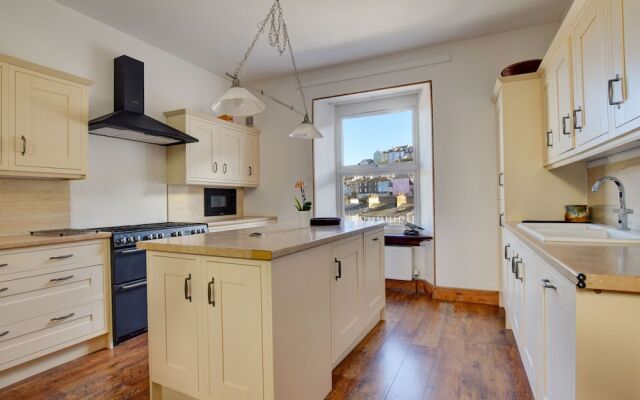 Quaint Apartment in Dartmouth With Private Garden