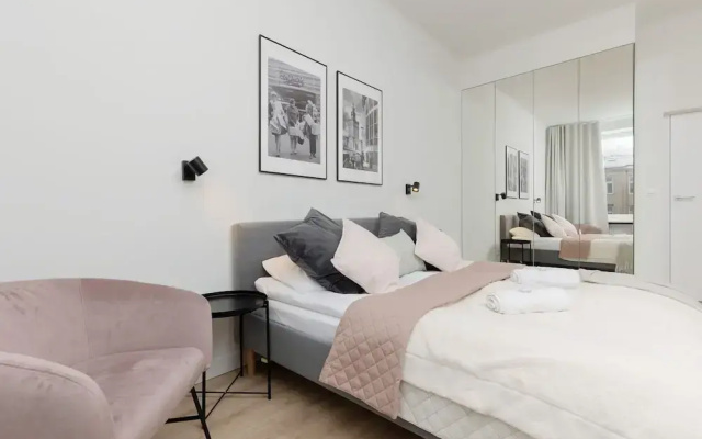 Warsaw Panorama Apartment by Renters