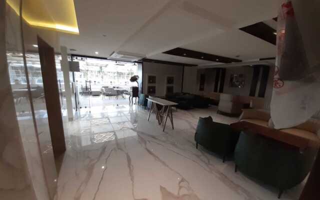 Hotel 18 Keys