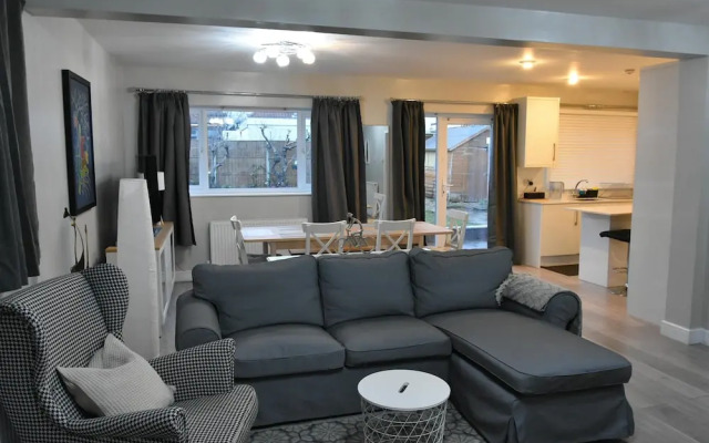 Charming Wembley Home Near Wembley Stadium