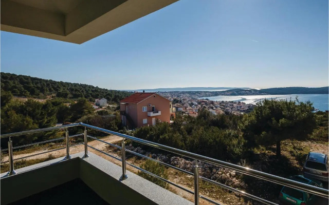 Two-Bedroom Apartment Saldun with Sea View 08