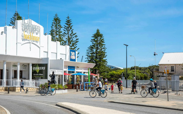 The Allegra - 180 degree ocean and city views