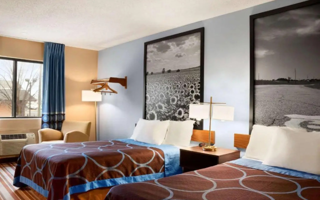 Super 8 Pittsburg KS