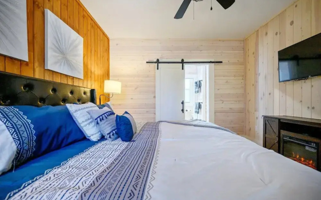 Stardust Hollow Cabin for 14
