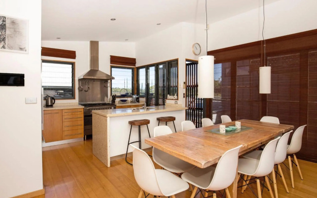 Illaroo I Absolute Waterfront with Spa