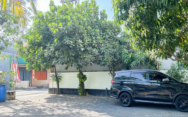 Global Inn Syariah RedPartner near Juanda T1 Airport