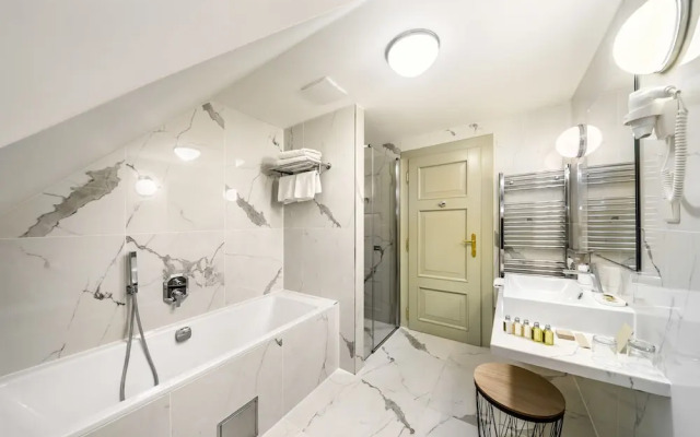 Bellevue Diamond