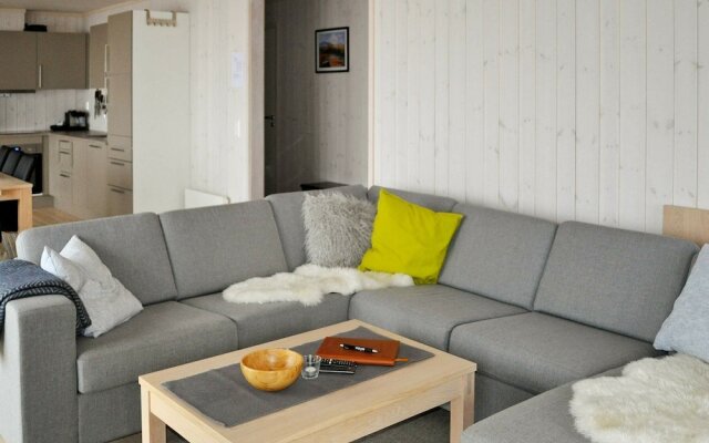10 Person Holiday Home In Øyer