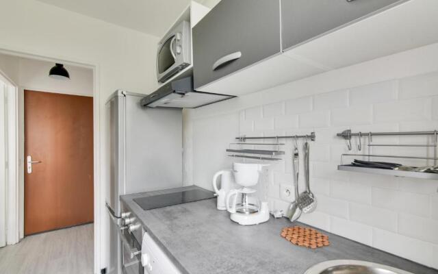 Budget apart with balcony near Paris