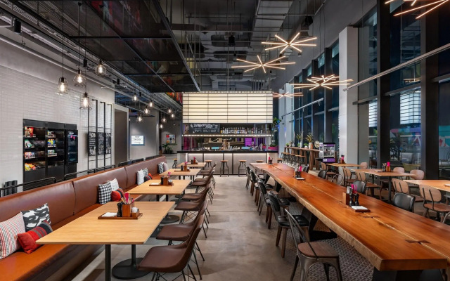 Moxy Bangkok Ratchaprasong