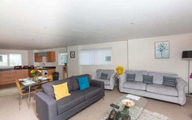 Marina City Apartment