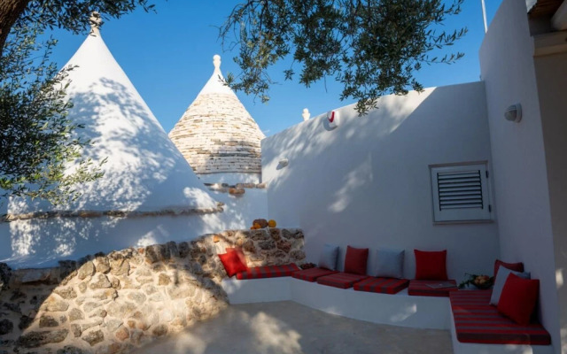 Traditional Trullo la Specchia