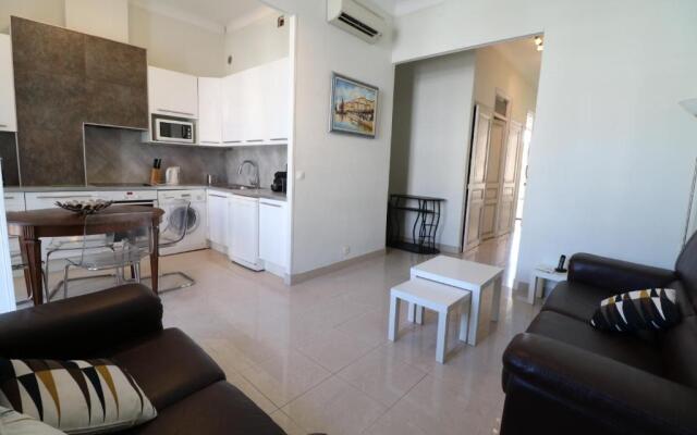 2 Bedroom Forville. 8 Mins From the Palais. 328