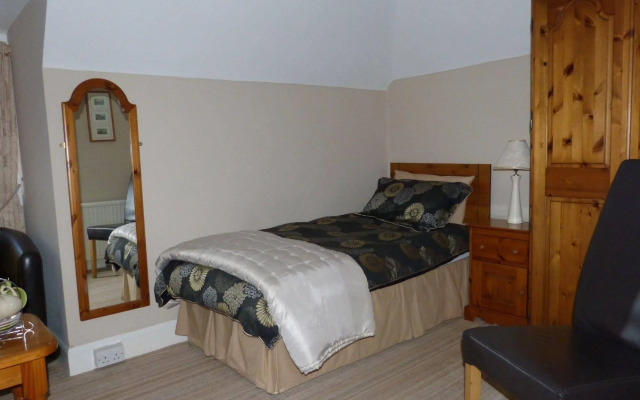 Pinewood Country House