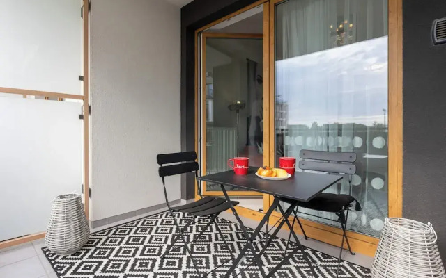 Trendy Warsaw Apartment by Renters