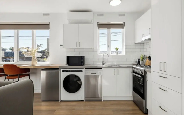 Windsor Apartments by Urban Rest