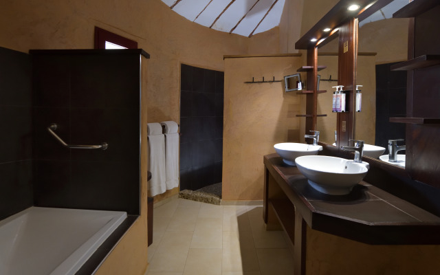 Mövenpick Resort Lamantin Saly