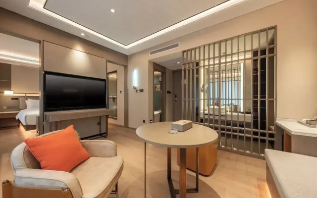 World Hotel (Jinan CBD Dingjiazhuang Subway Station)