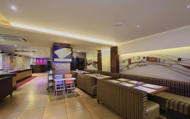 The Berrys Hotel by OYO