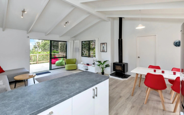 Lofty Te Haumi - Paihia Holiday Home – Guest Rooms – Opua