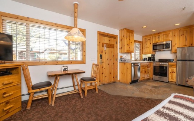 Red Wolf Lakeside Lodge