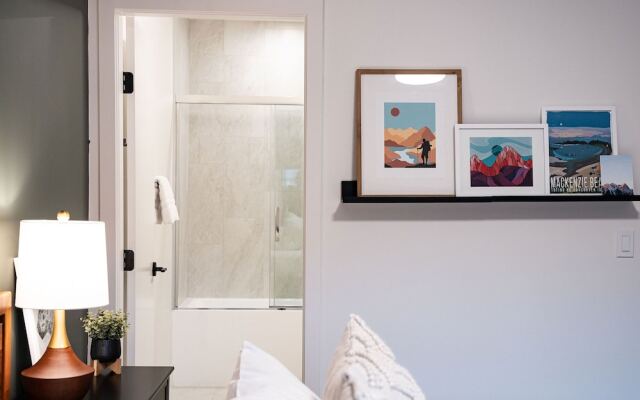 Hemlock Hangout By Revelstoke Vacations