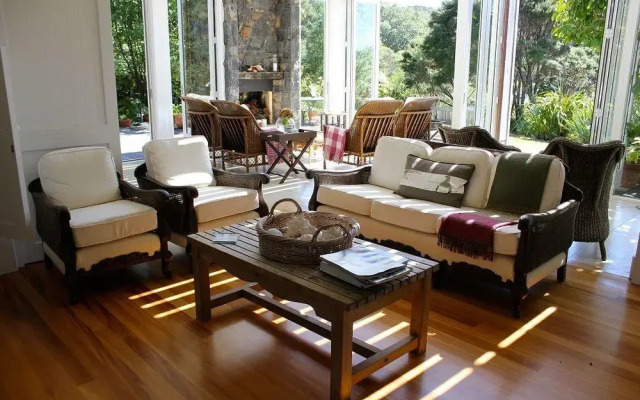 970 Lonely Bay Lodge