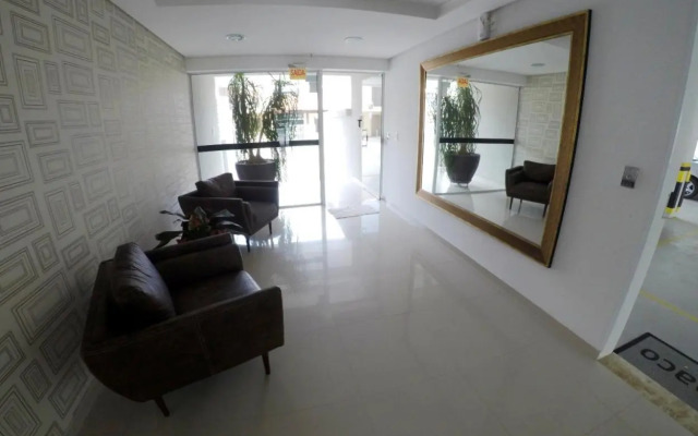 Ed Mônaco, 150 metros da praia de Bombas