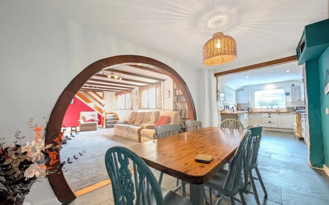 The Old Barn Near St Ives - Rustic Charm & Space
