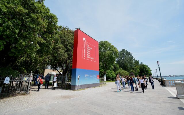 BIENNALE EASY aircond, 2pax wifi,courtyard