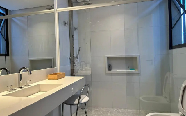 Mans o 6 Suites Riviera